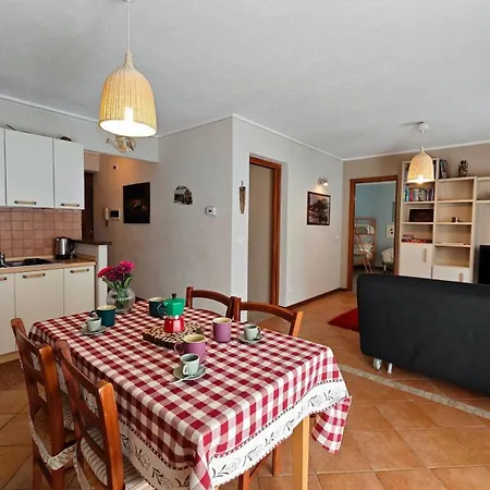 Hostdomus -chalet Sciatori Garden Pragelato